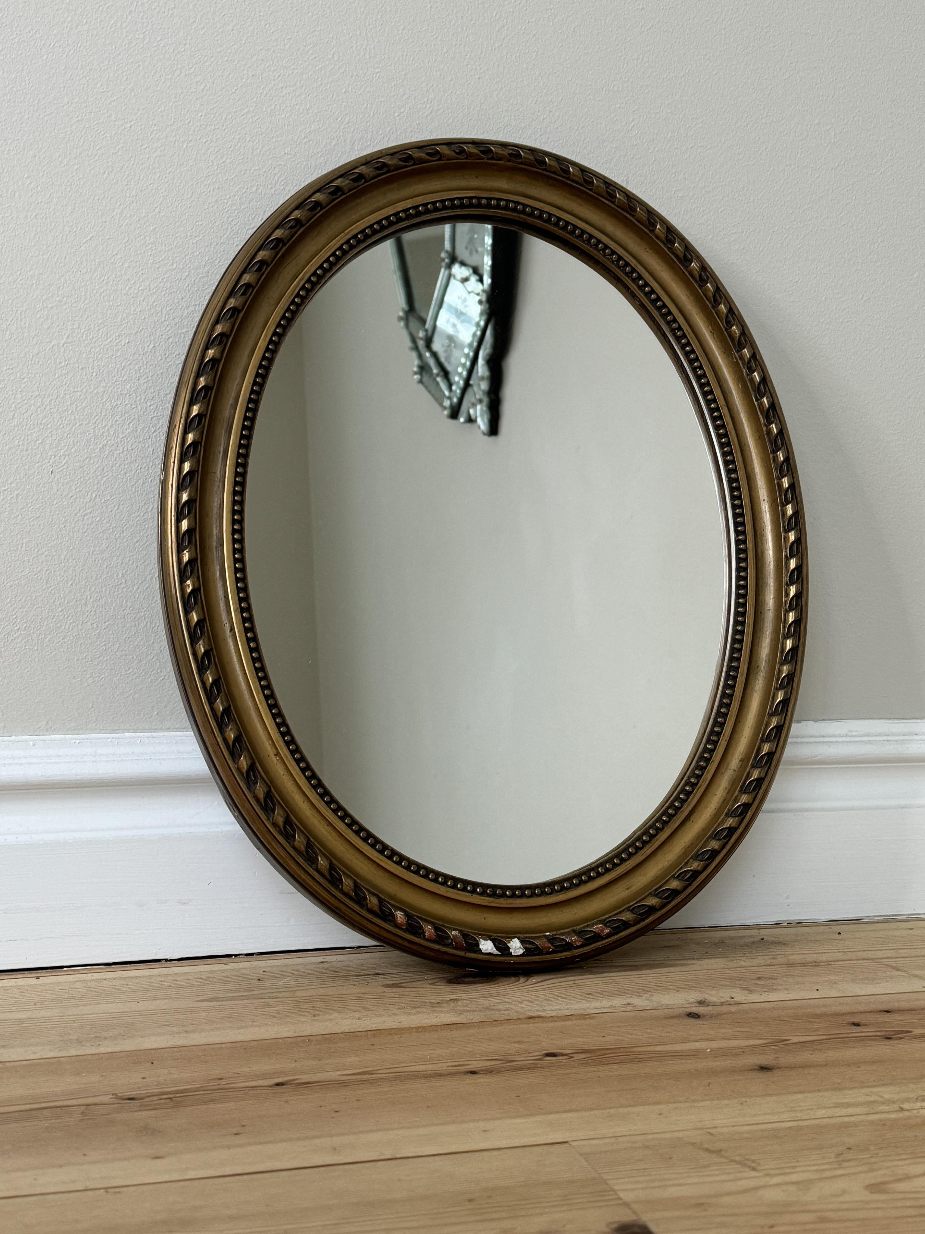 Oval small mirror