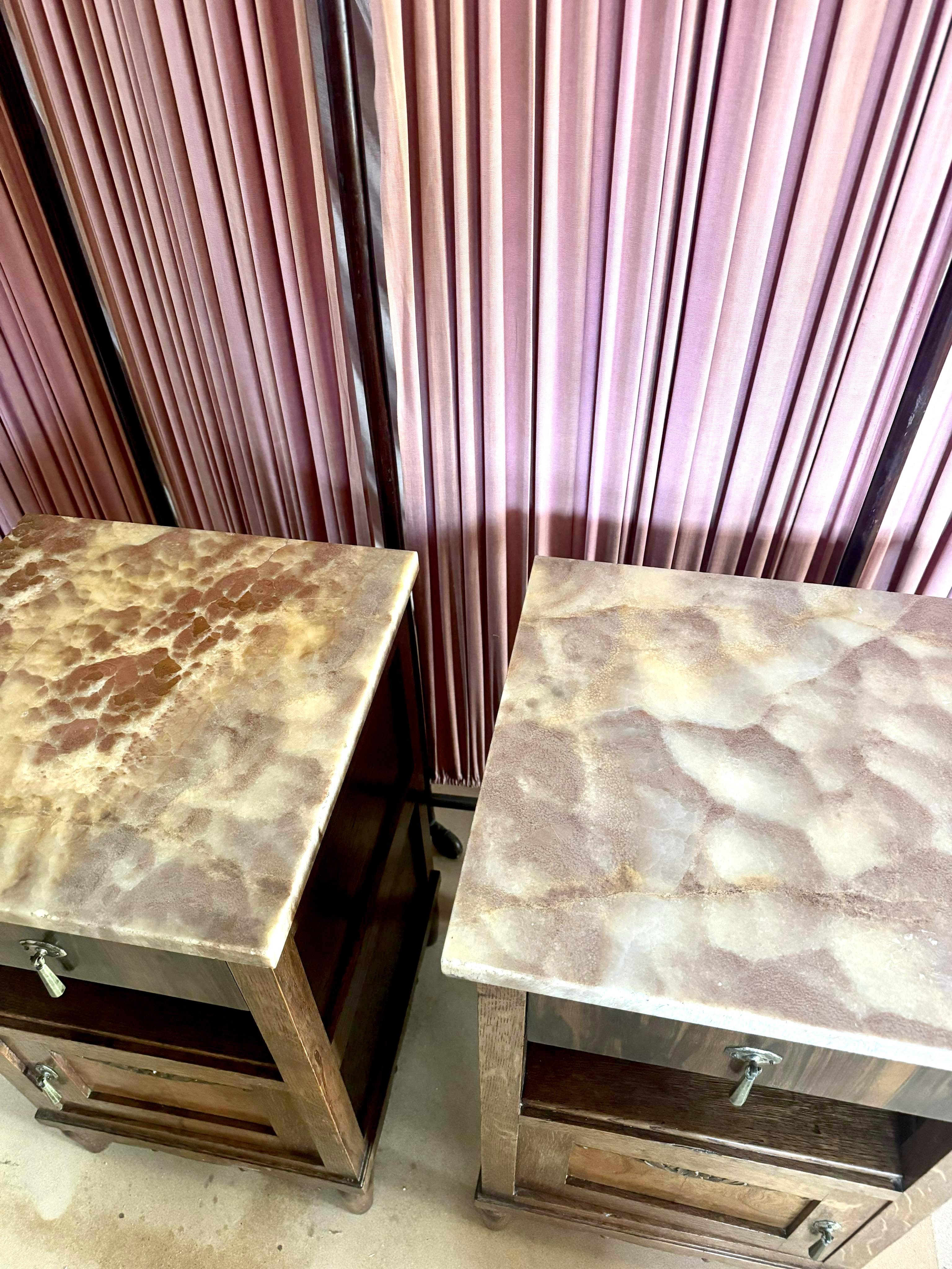 Sängbord med marmor